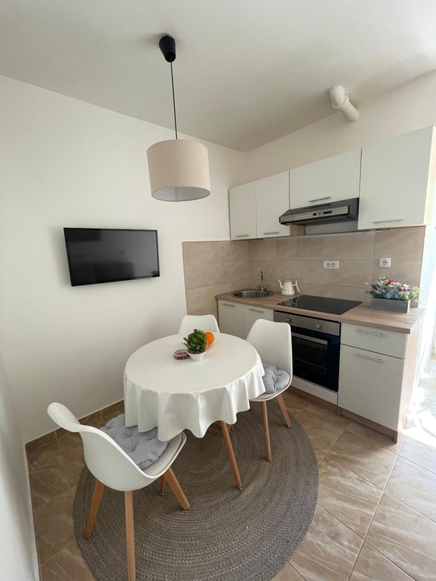 Apartment Maki โกตอร์ ภายนอก รูปภาพ