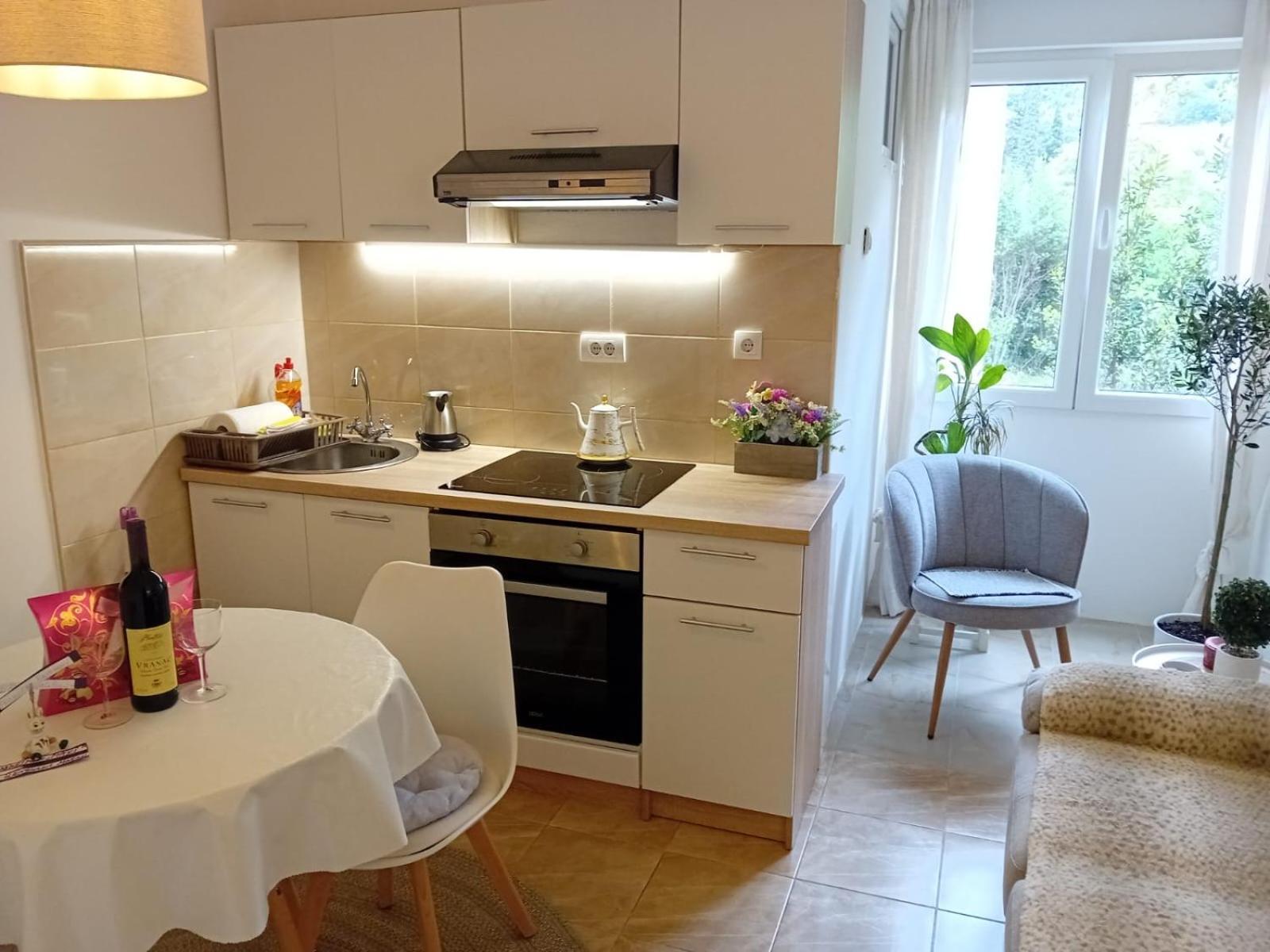 Apartment Maki โกตอร์ ภายนอก รูปภาพ